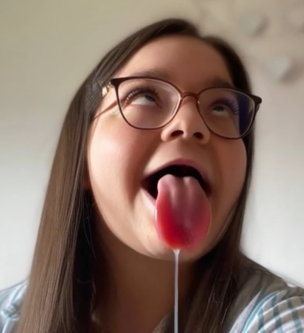 Click to view full size Lyzon Buro grosse putain à baiser de force