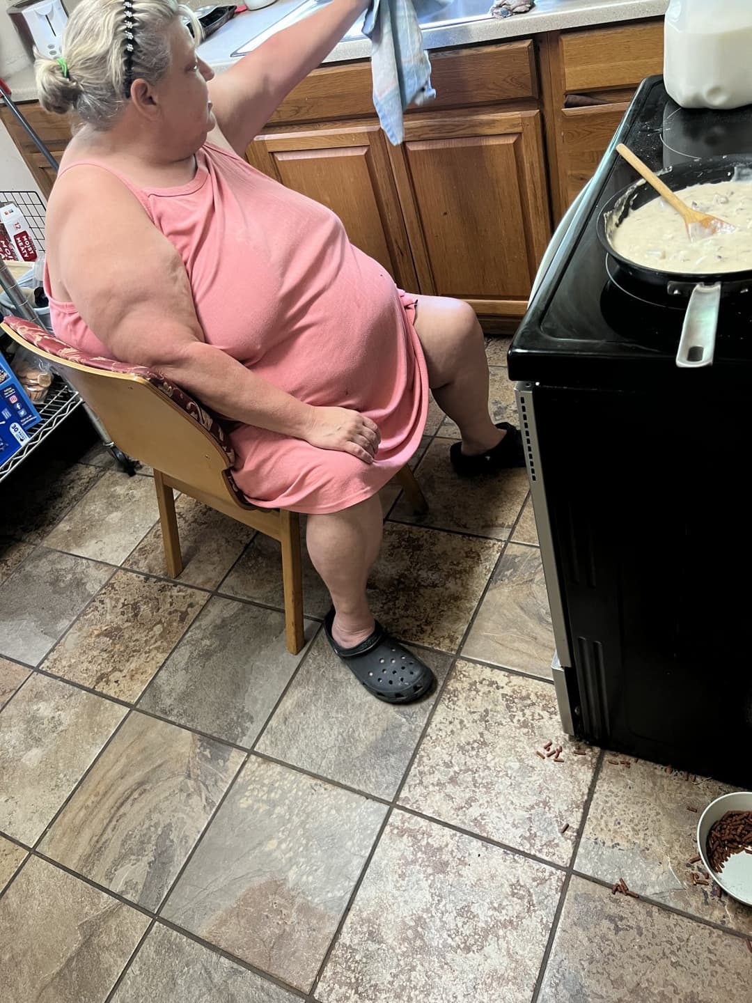 Real ssbbw mom candid too fat to stand and cook but fat enough to fuck
