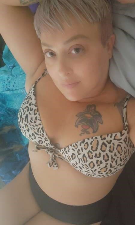 Cheating pawg granny loves my bbc. Girls add me on snapchat- bbc4urfun