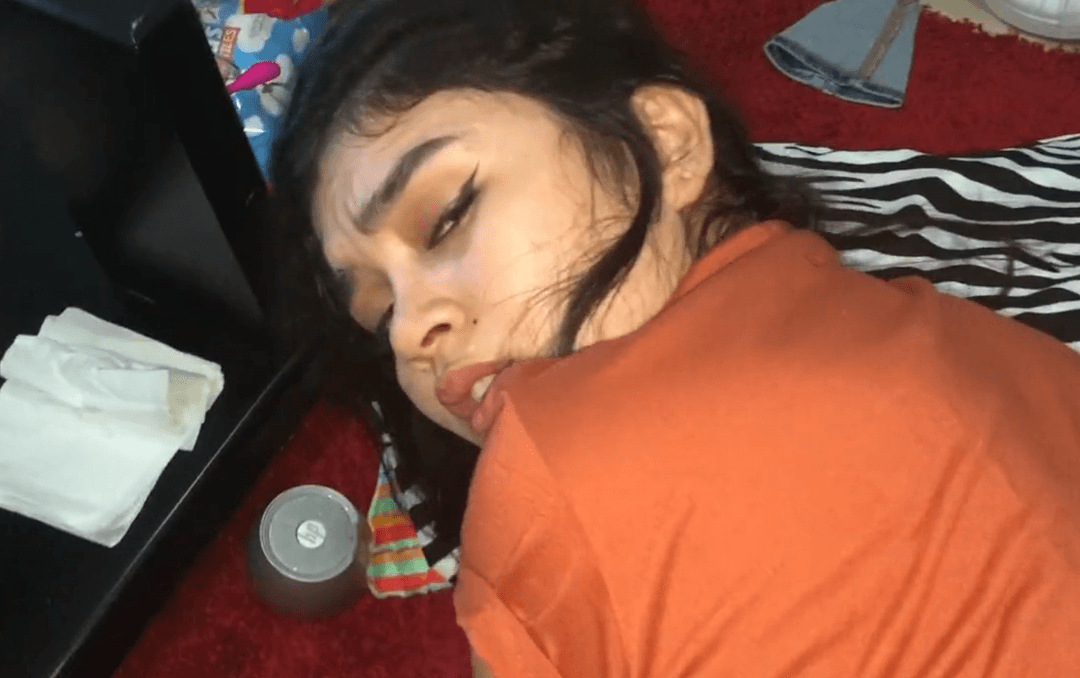 Pink Girl Moaning With Wetpussy