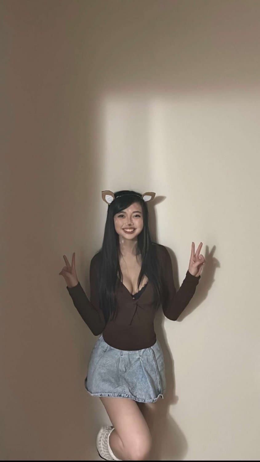 Asian Goonfuel Tea loves to make you pump your cock to her cute pics ♥️