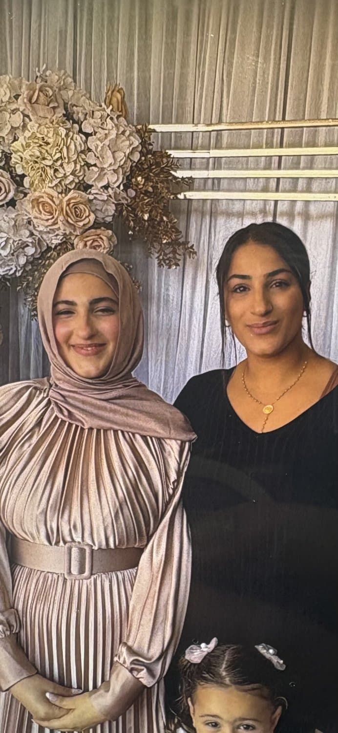 Can any one trib these pics of my Palestinian hijabi aunts and cousin these are the only pics