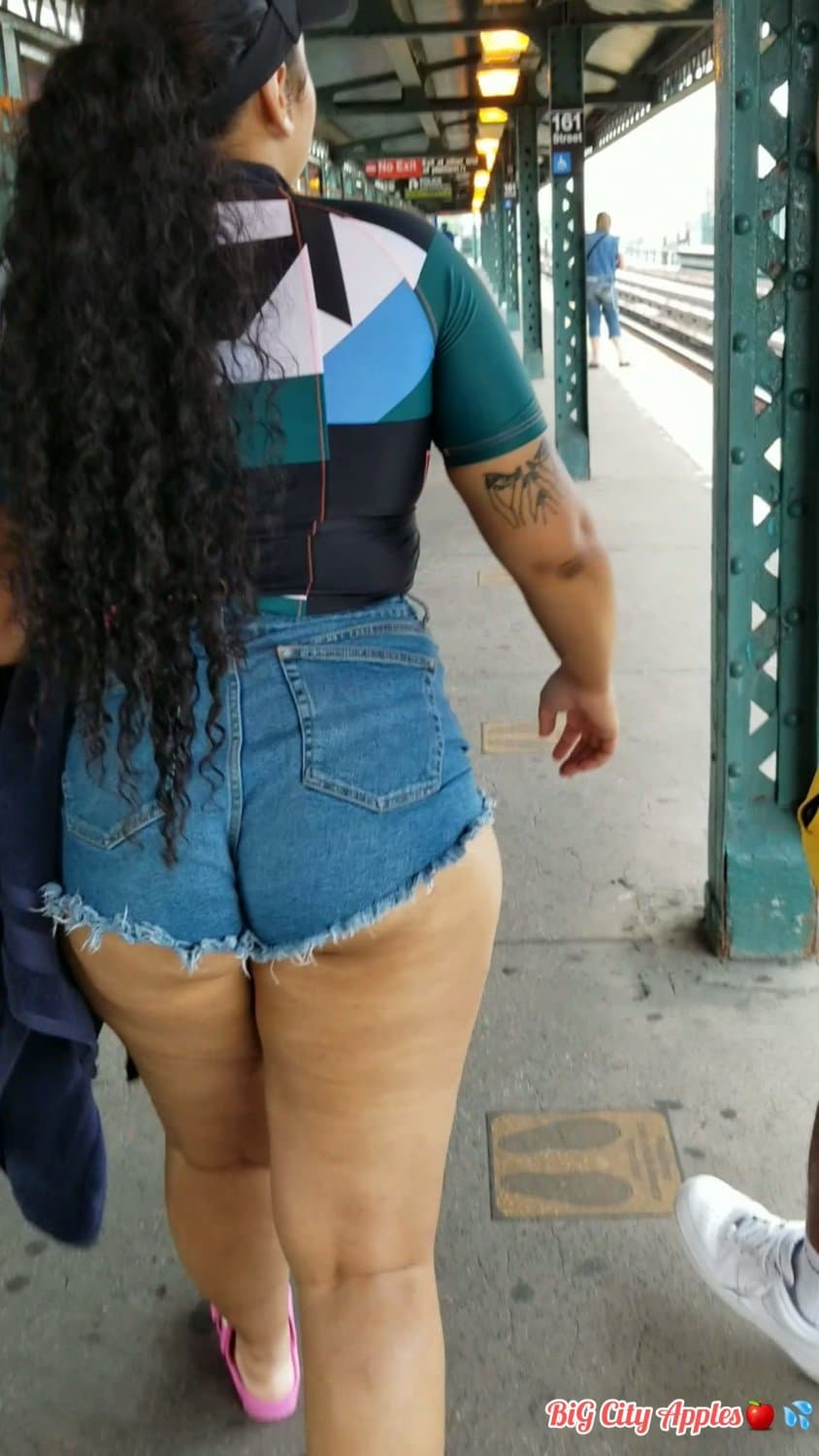 ??JUICY DAISY DUKES??