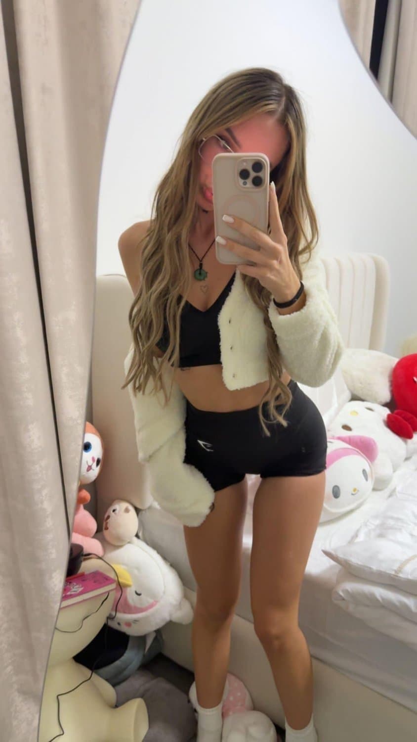 Little pretty girl...selfies