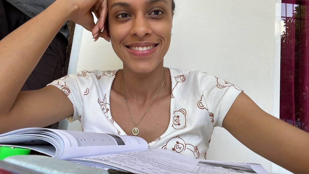 Sexy Latina Amateur strips