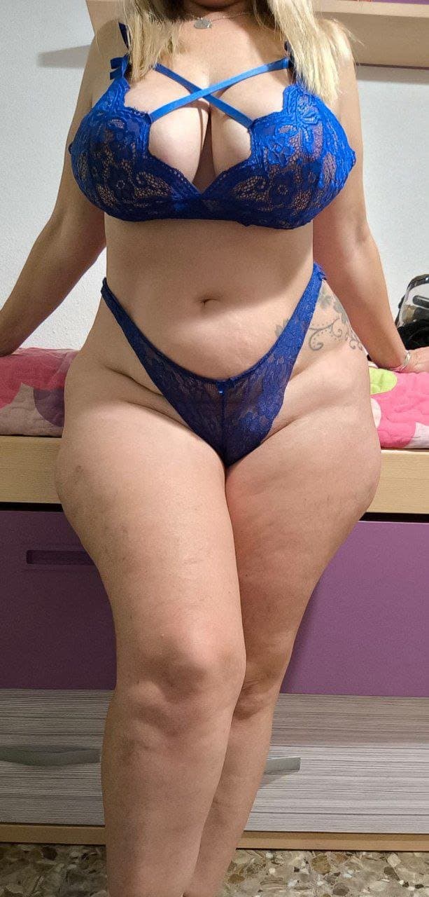 chubby european milf makes her big tits clap @topewoman