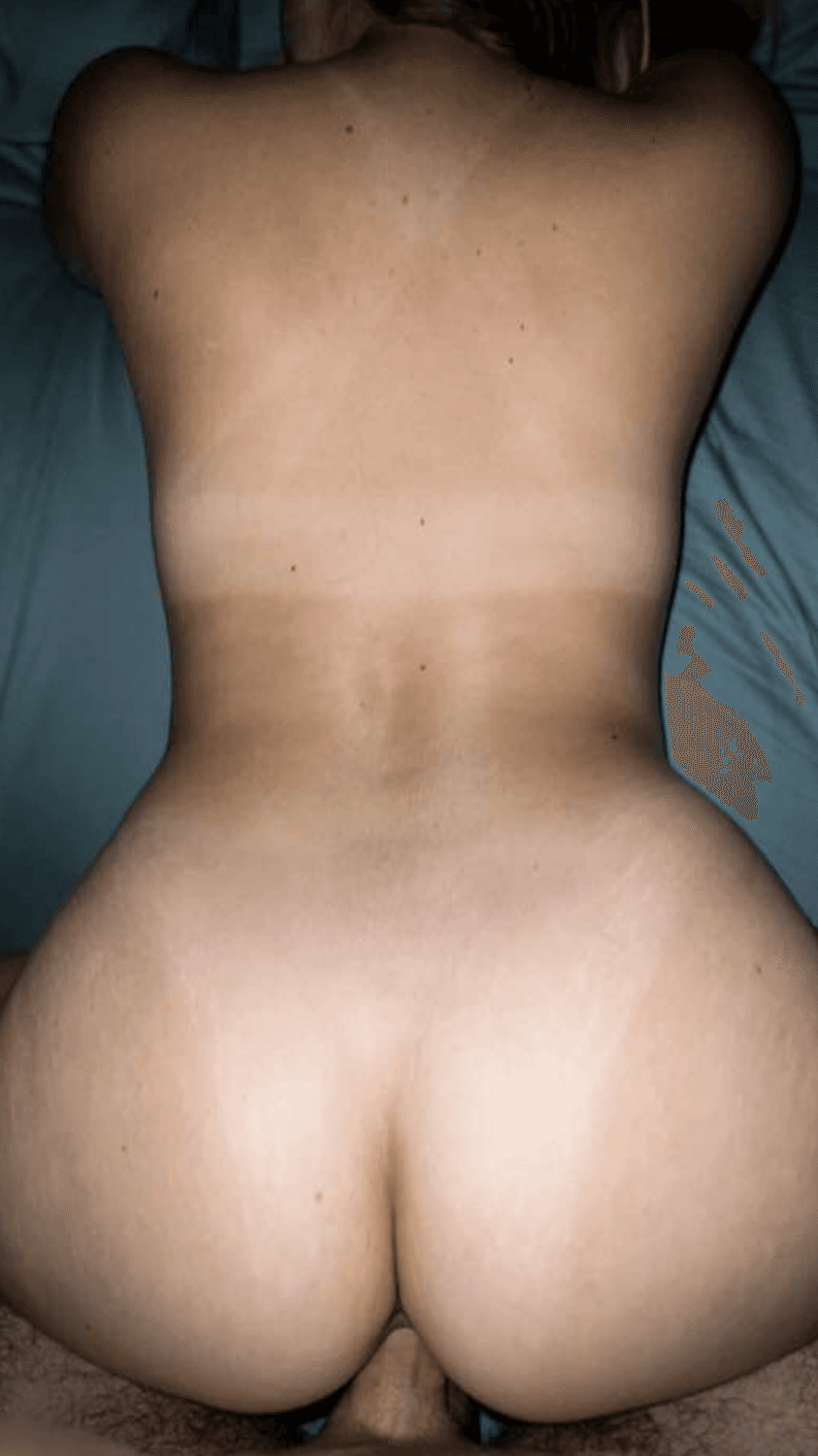 Perfect phat ass on this newly wed whore. Plump tits.