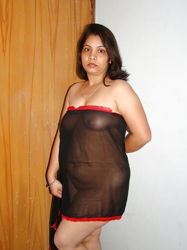 Desi chubby bhabhi look serious?