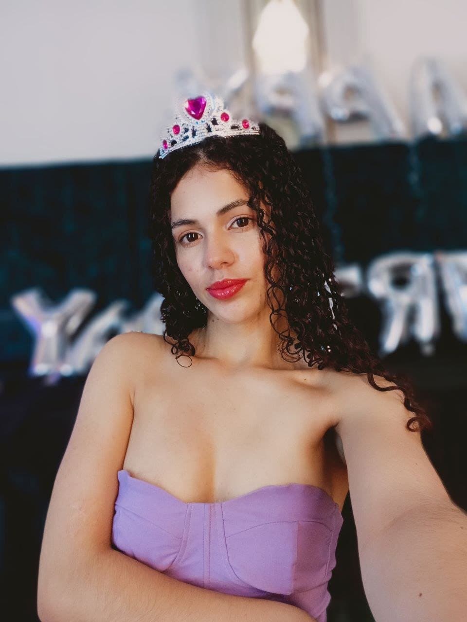 Esta flaquita te aguanta una buena follada