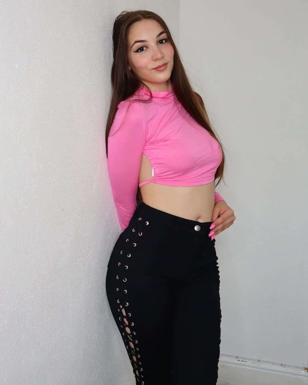 Click to view full size Tania Moreira 3