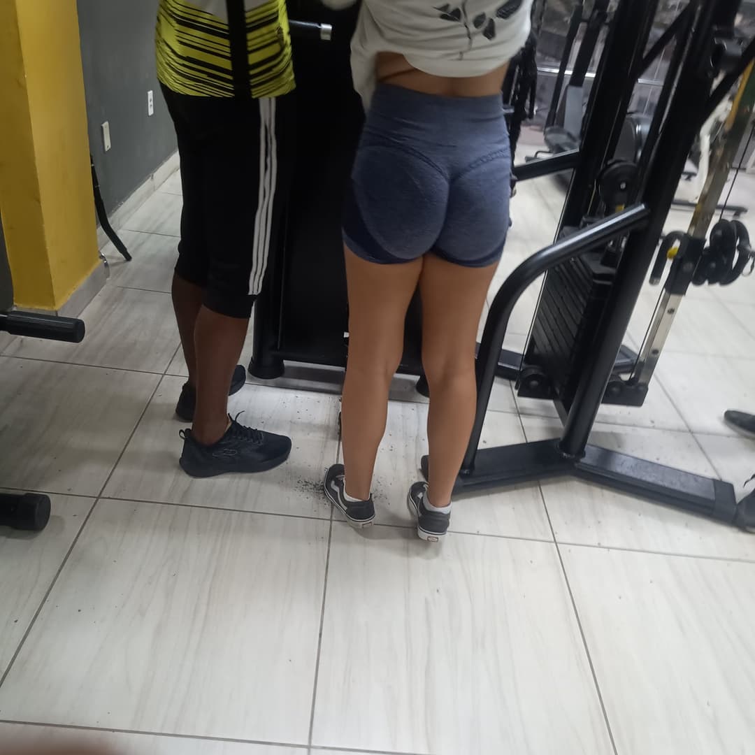 Candid ass in the gym!! Was a risky album to make, but it worth it #10