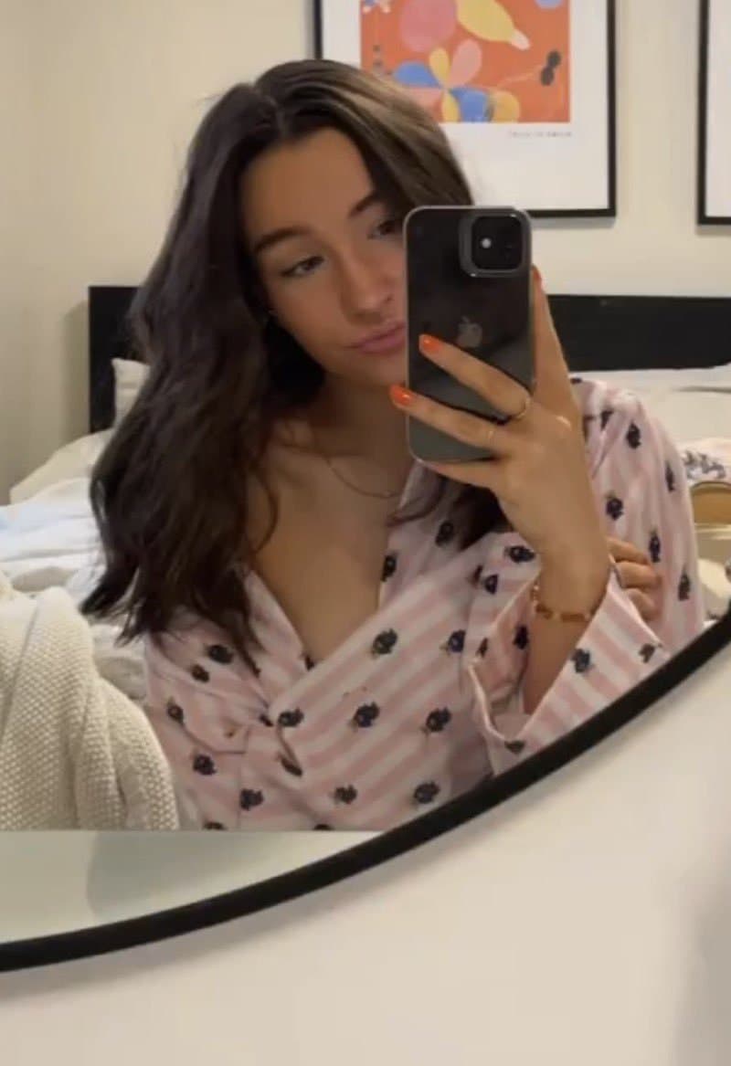 Fifi McGee Waiting for you to trib her