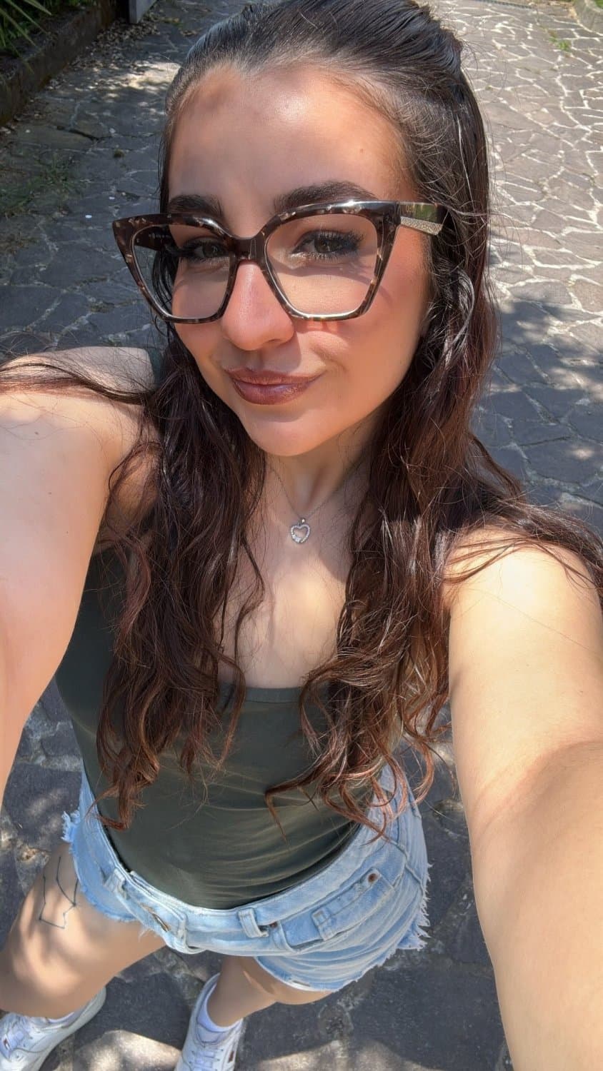 (F)23,Who wanna cumtribute my face pics? I send a nude selfie if u making me wet cumming on my pics