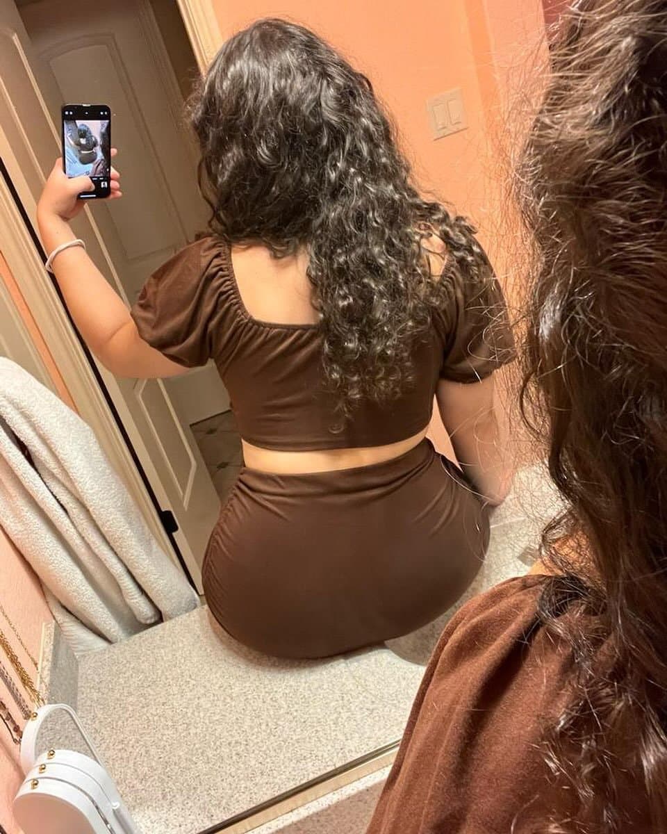 Chave Gomez, Chave.e96, Diana Gomez, dianaleach044, Diana Elizabeth Gomez Leach