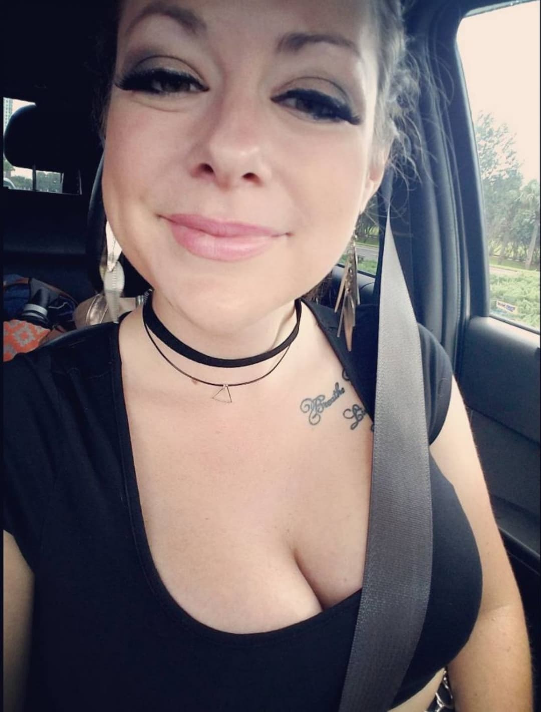 Mandy getting shown for the world. Use her good.