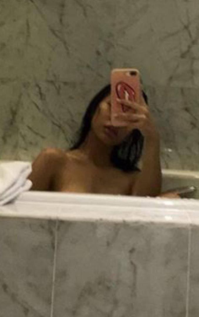 Desi South Indian Rich Very Beautiful Cute Instagram Influencer Homemade Full Nude Show Selfie