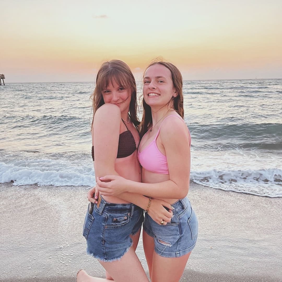 Sexy Teens in Bikinis