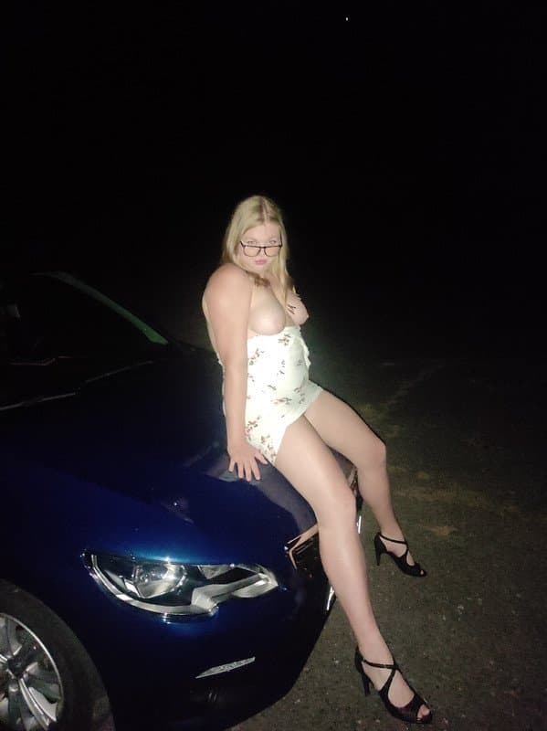 Chubby slut loves dogging