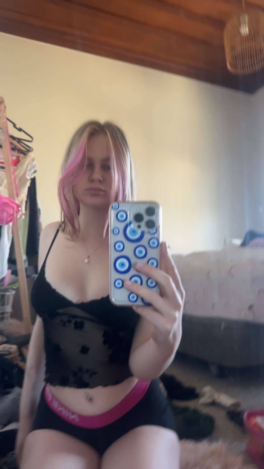 Click to view full size New Zealand slut Anna