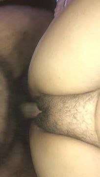 Miren a esta puta como lo chupa y como me cojo este coño peludo