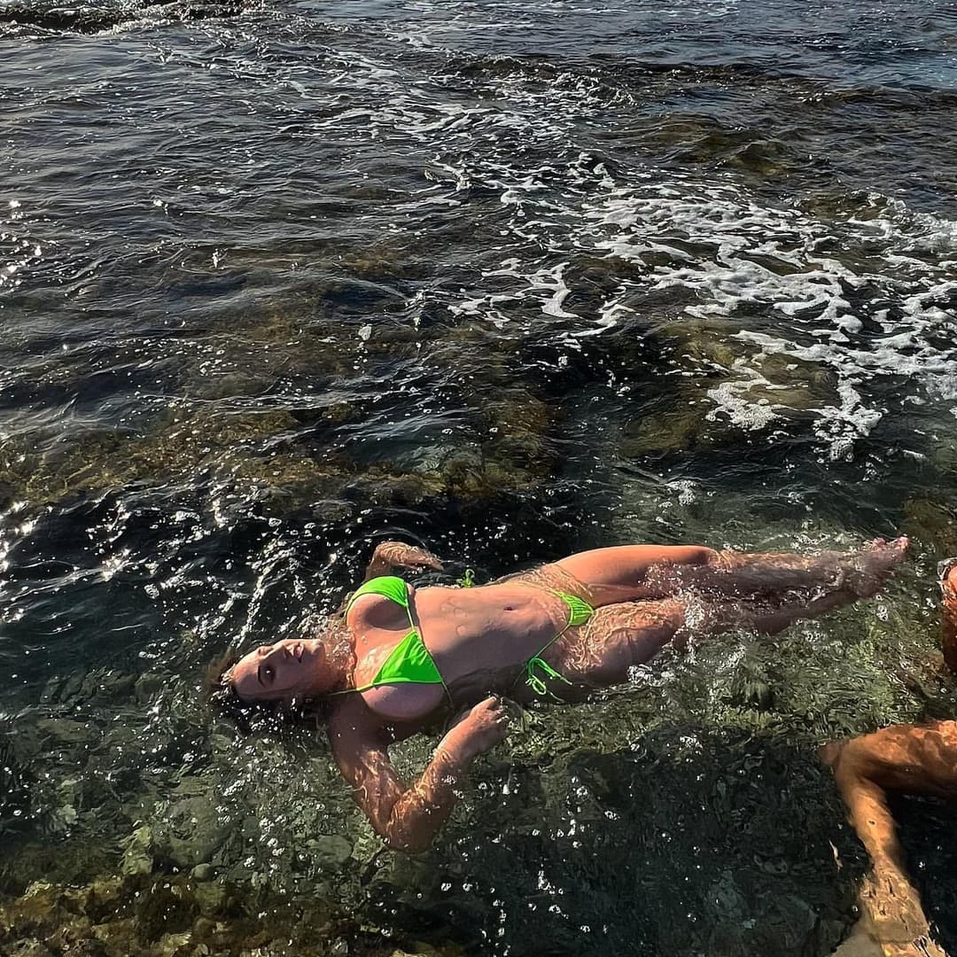 Thick curvy huge tits goddess