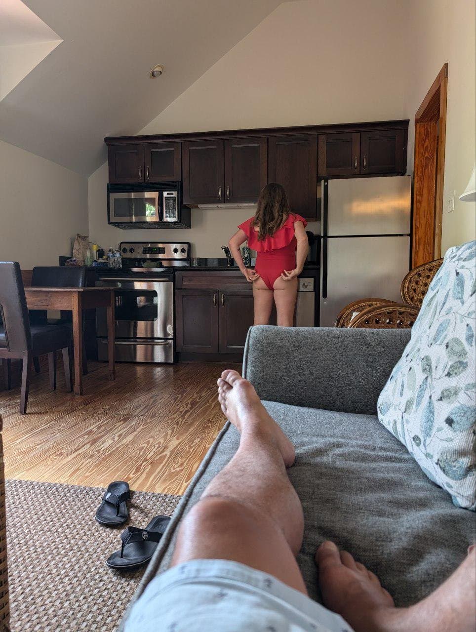 Nicole - 42yo Milf - Gorgeous and Curvaceous