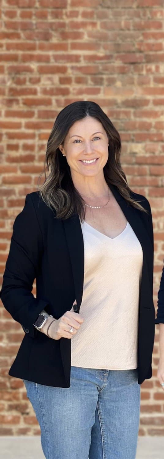 “Wholesome” ladies Kelly & Breanna showing some skin on stage