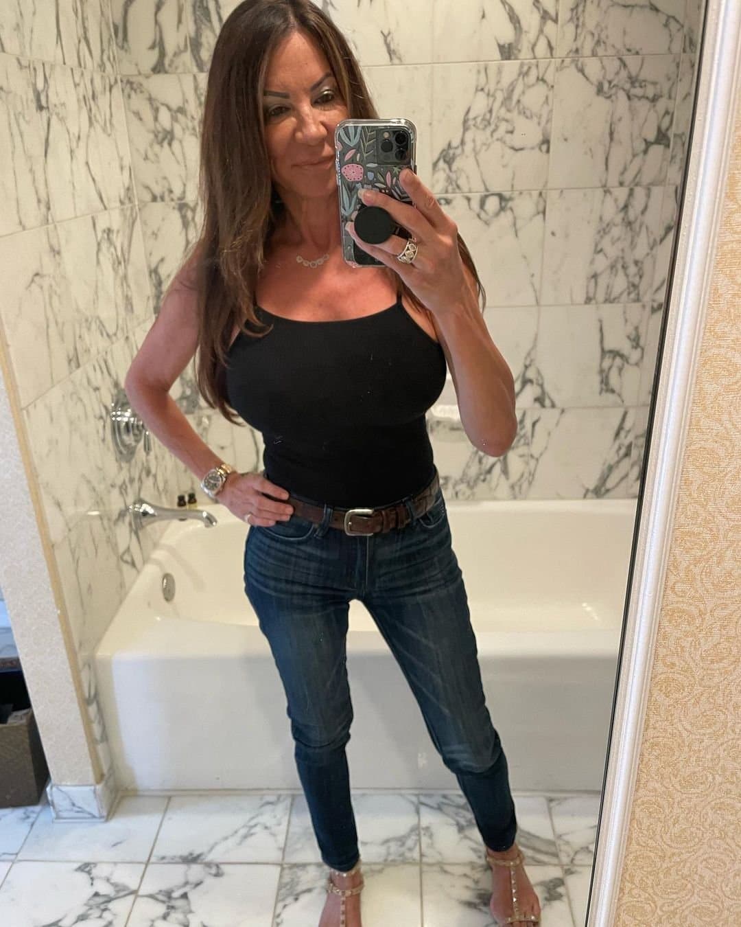 GIlf with big tits