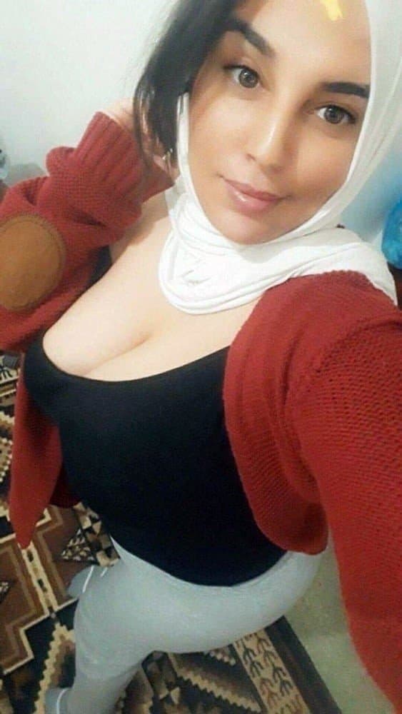 Click to view full size Arab milf show boobs ???