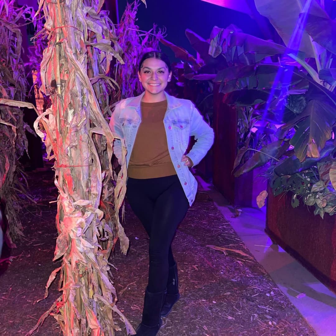 Cheating 19yo spic Leslie doing the beaner bounce