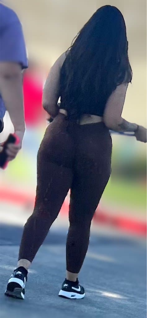 Milf Latina with fat ass wears yoga pants everyday for me