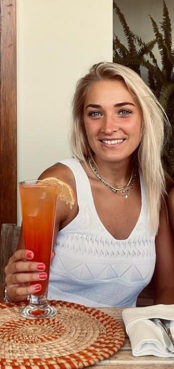 Naughty slut, easy fuck! PM for details.. she loves to whore around