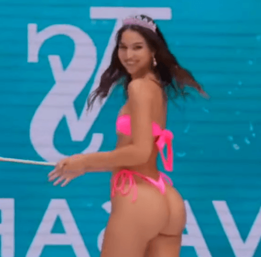 Mika mostrando el orto #71