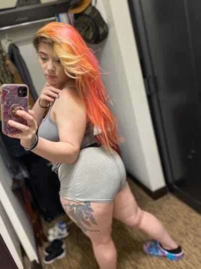 Click to view full size Karlie thick white redhead with the phat ass