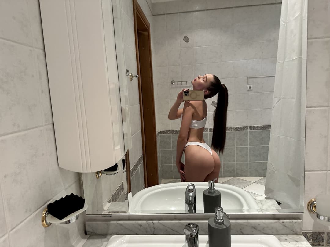 Any older men here that want to fuck me raw ? ?