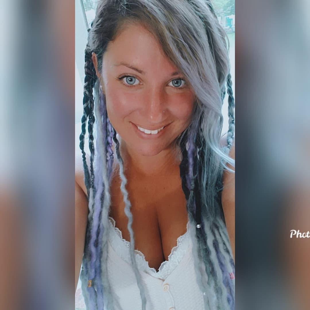 Might have forgotten their age, but definitely remembered how to show tits on ass on the G G W bus