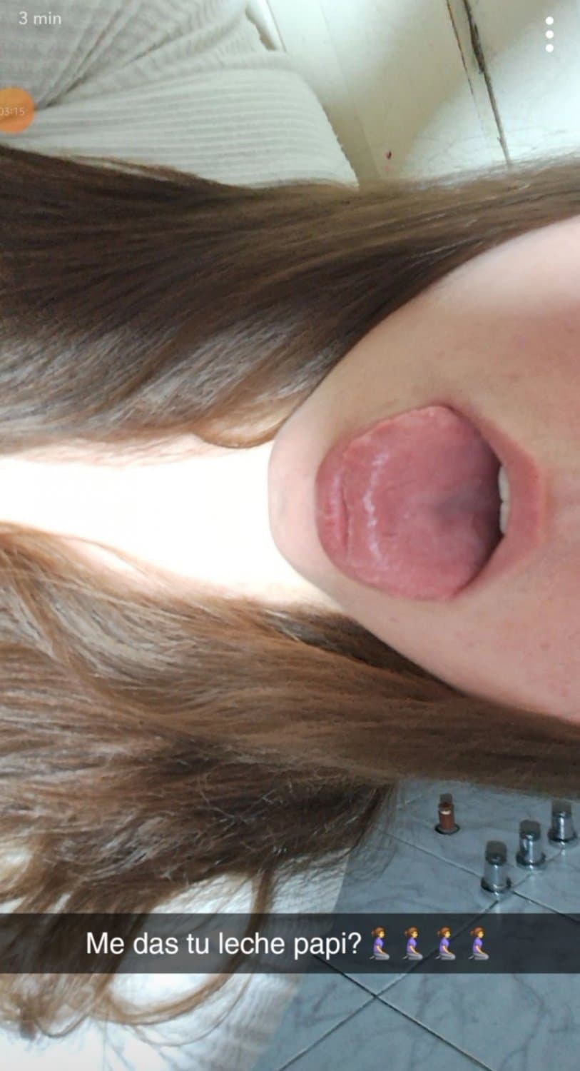 ¿quien quiere cogerle la boquita a mi nena? (.ar)