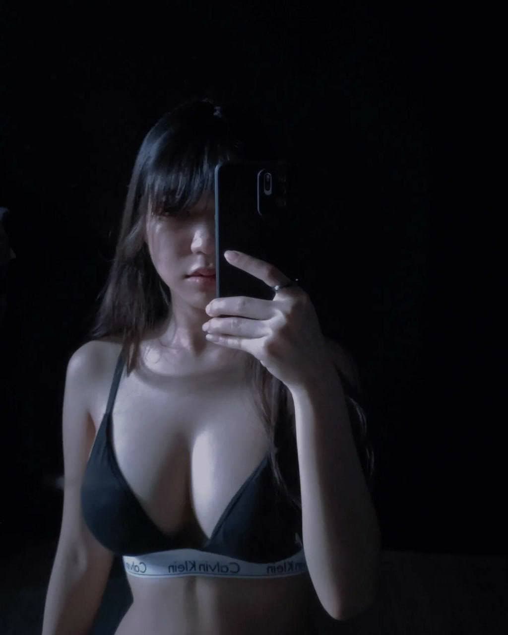 Sexy Big boobs Thai college babe shows her hot and busty body on Instagram