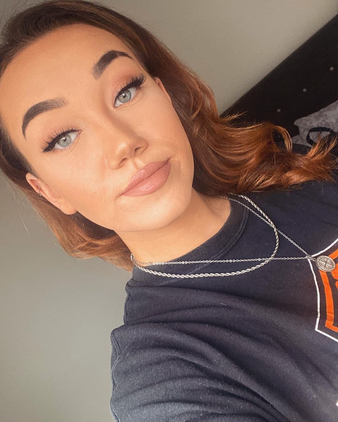 Thick Manchester slutty teen & fan fuck in hotel