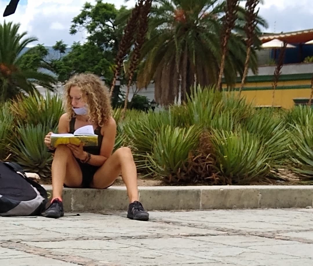 Bare legs cartoonist