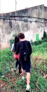 VIZINHA DEU PRA ESTRANHO NA RUA NO TERRENO ATRÁS DE CASA CASEIRO EM PÚBLICO SEXO BOQUETE MAMADA