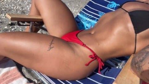 Gorgeous gorgeous girls lift heavy heavy weights