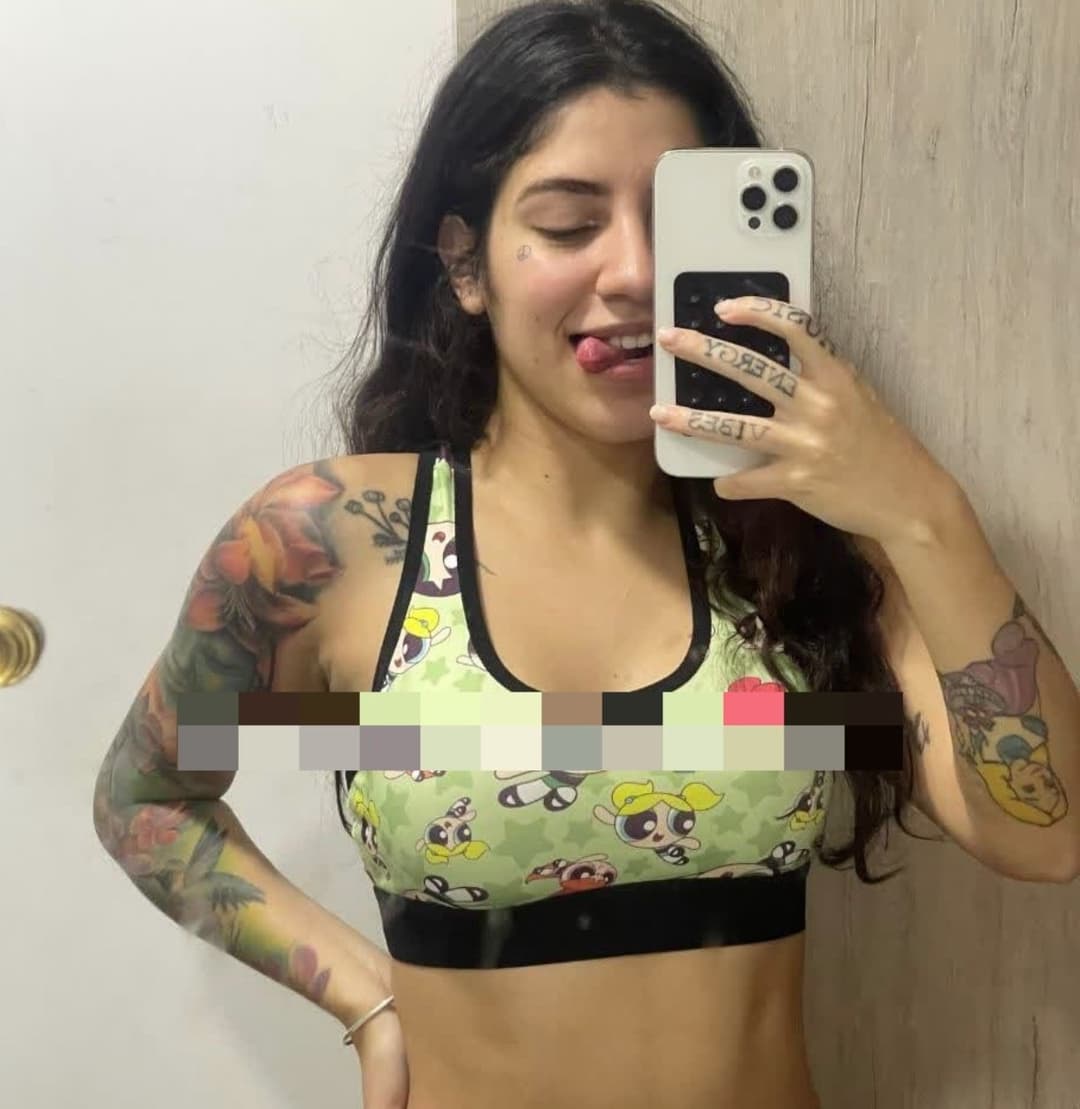 Novinha acabou sendo pega no flagra pelo padrastro