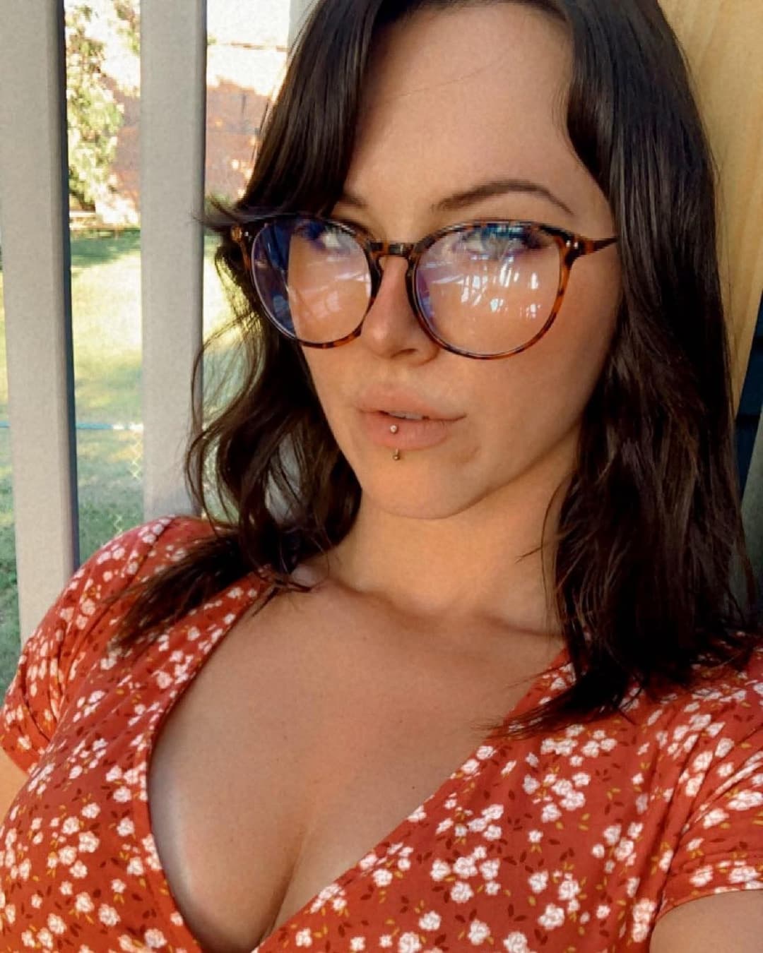 Little sis has a slutty older sis role model