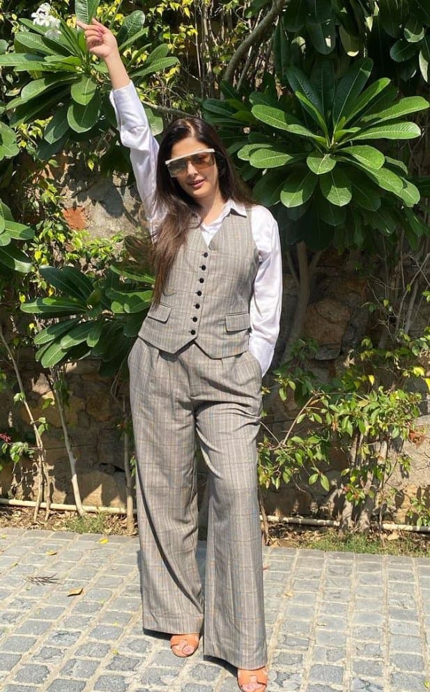 Rich Indian milf pooja my moms sister