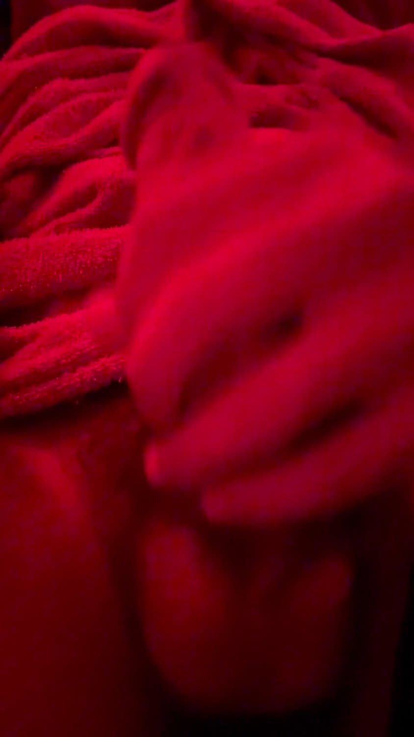 Dm me I’m horny ash help me jerk off and send me nudes