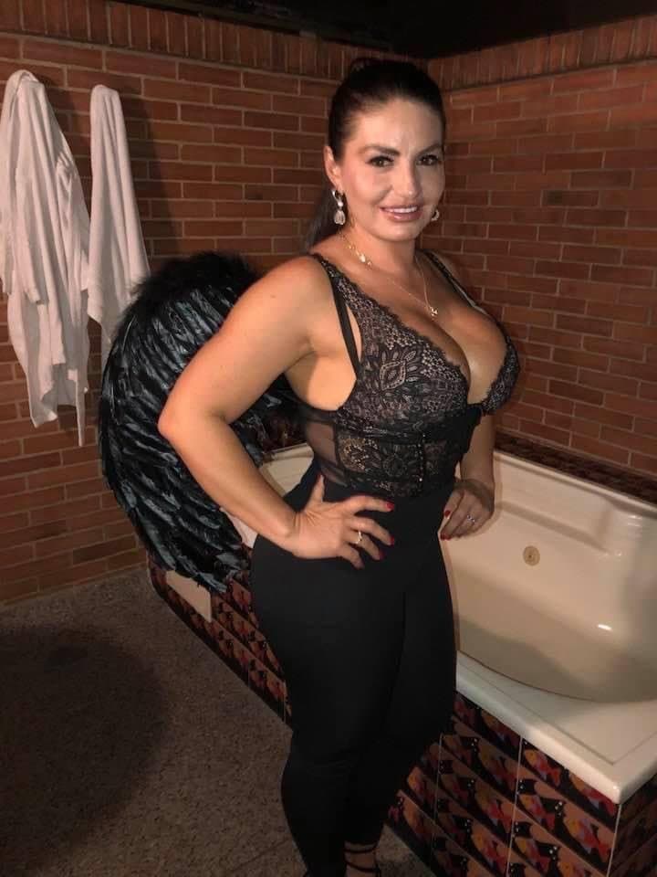 Busty Florida Spanish MILF Mafe Gordon
