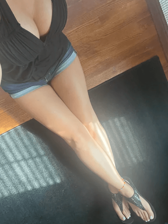 Connecticut Slut Loves Jager Shots also as much as Cum Shots