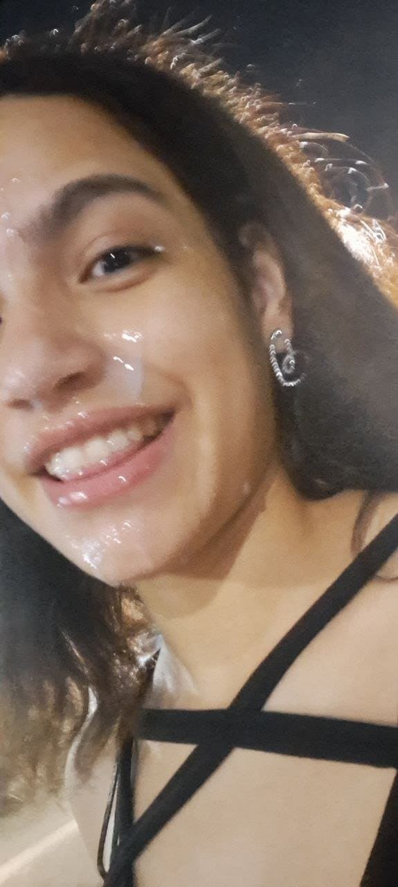 Tomou gozada na cara e saiu na rua com a cara cheia de porra