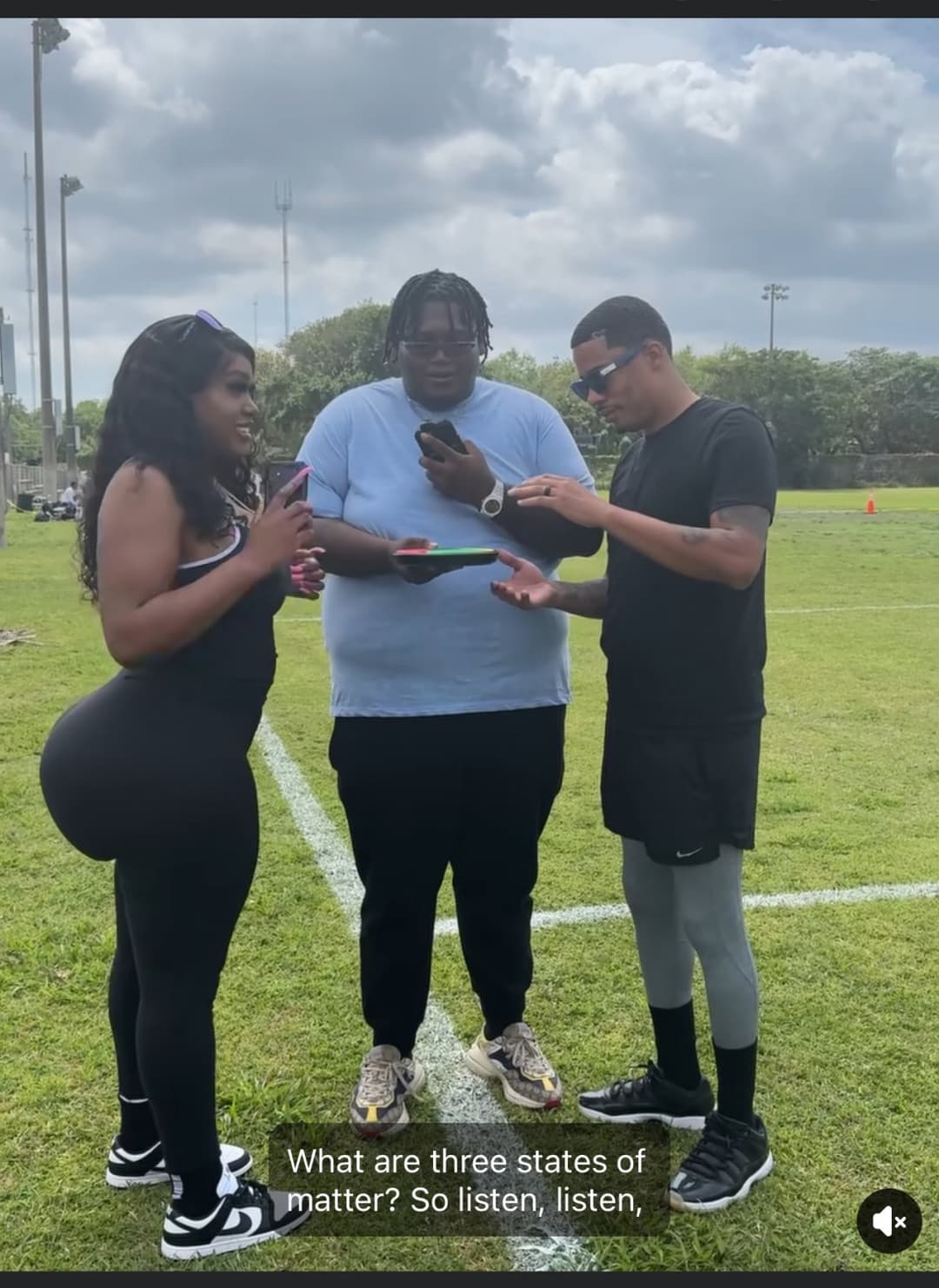 Do anybody know who she is